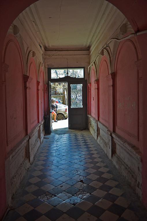 Griboedov Hostel & Suites Tbilisi ภายนอก รูปภาพ
