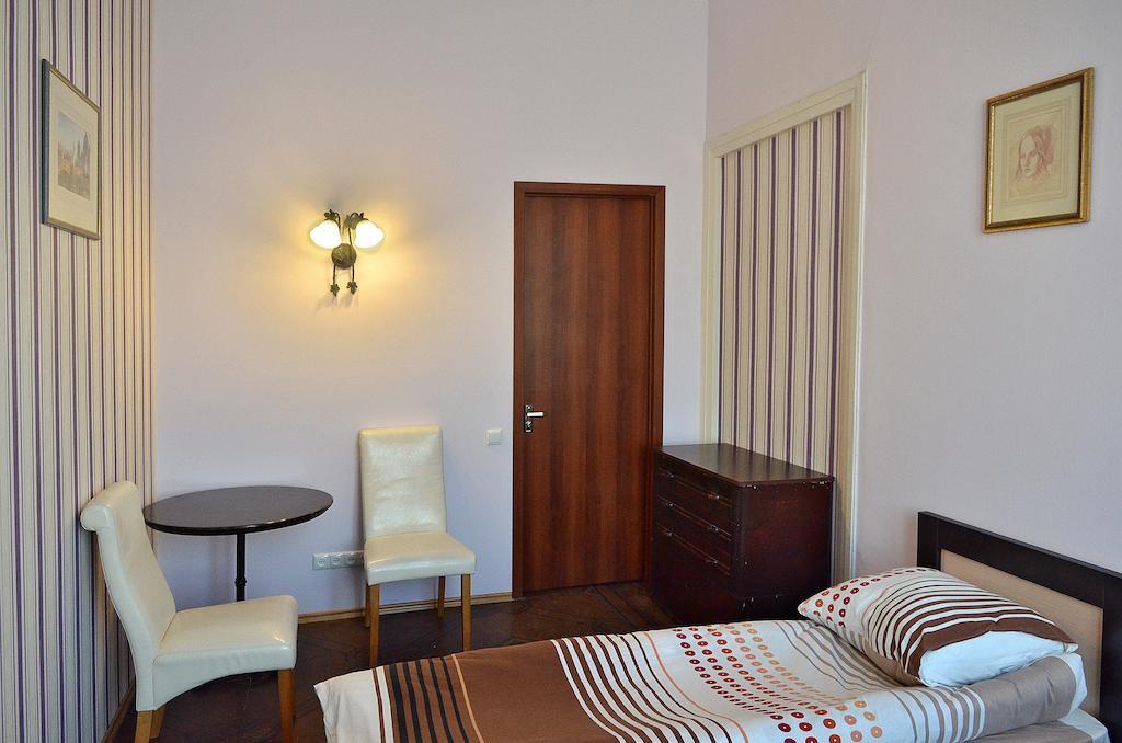 Griboedov Hostel & Suites Tbilisi ภายนอก รูปภาพ