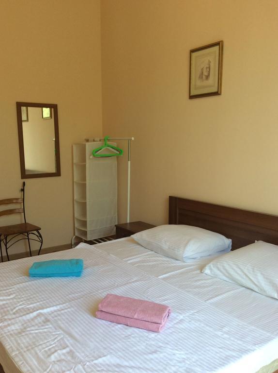 Griboedov Hostel & Suites Tbilisi ภายนอก รูปภาพ