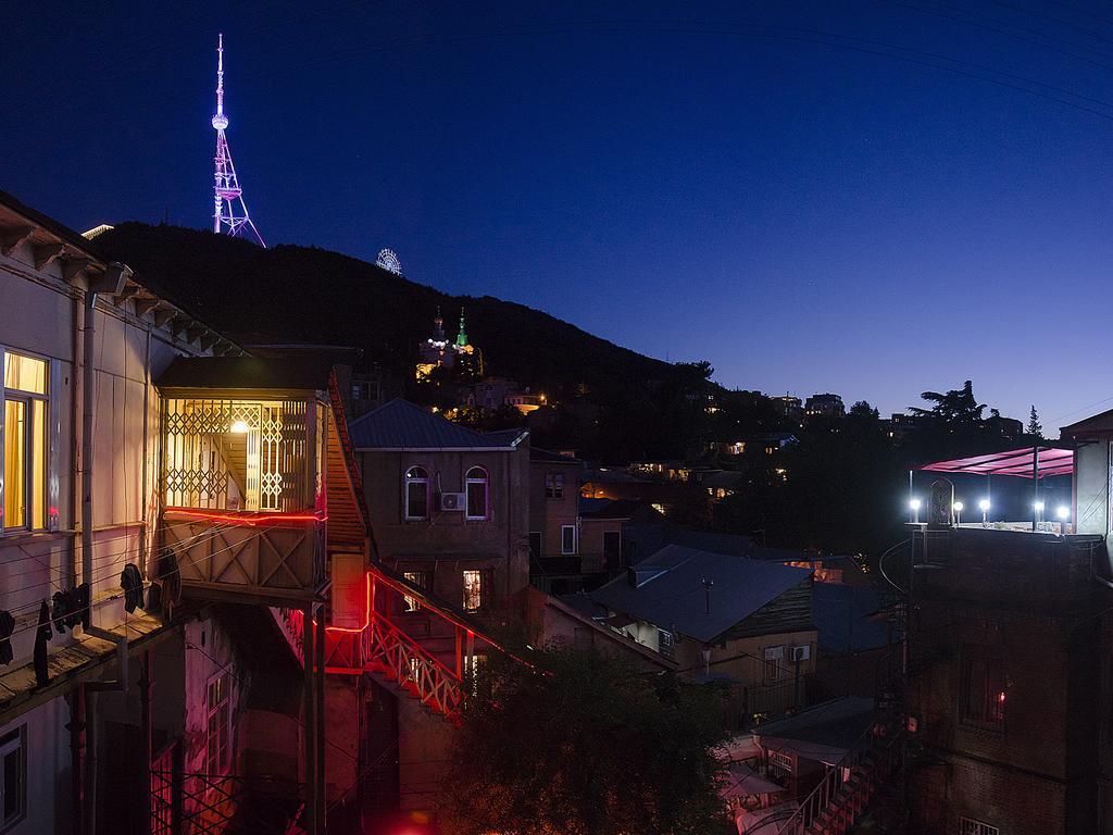 Griboedov Hostel & Suites Tbilisi ภายนอก รูปภาพ