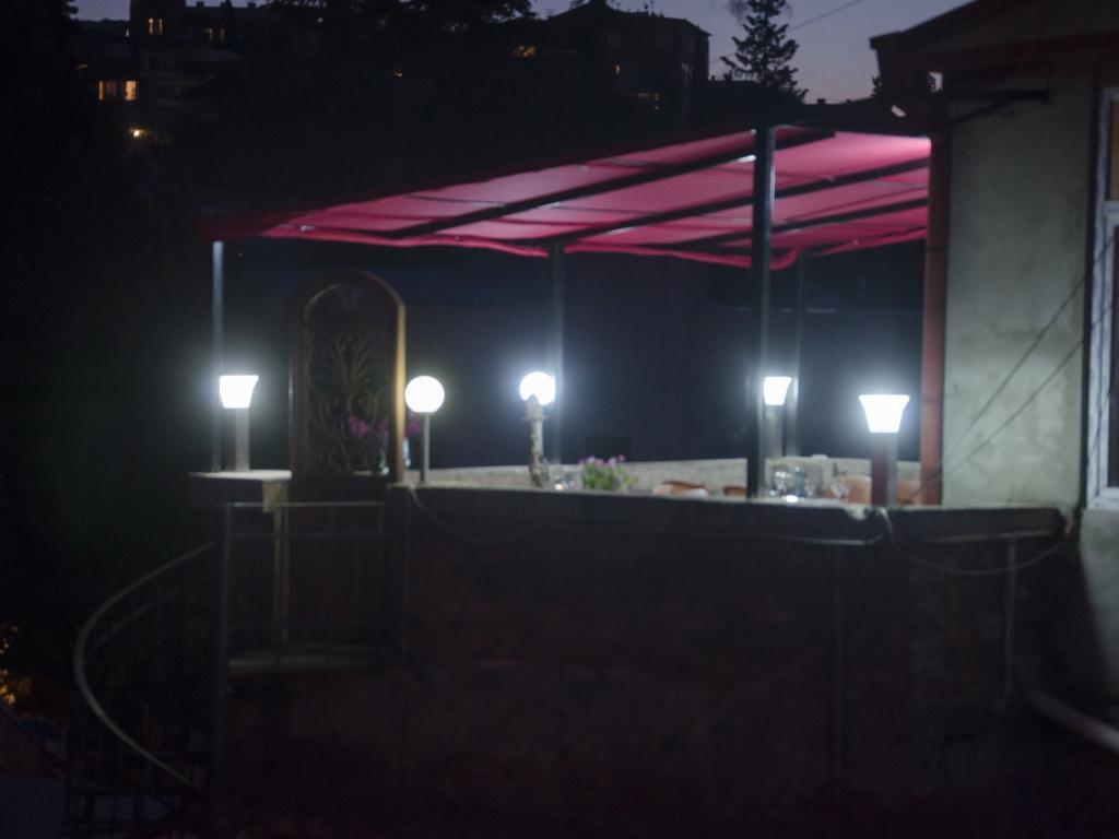Griboedov Hostel & Suites Tbilisi ภายนอก รูปภาพ