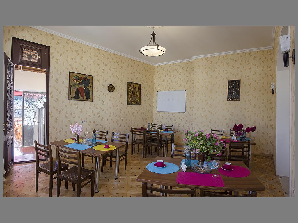 Griboedov Hostel & Suites Tbilisi ภายนอก รูปภาพ