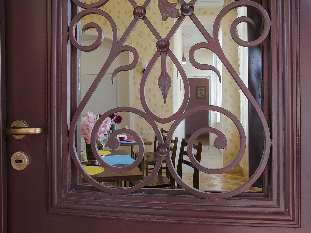 Griboedov Hostel & Suites Tbilisi ภายนอก รูปภาพ
