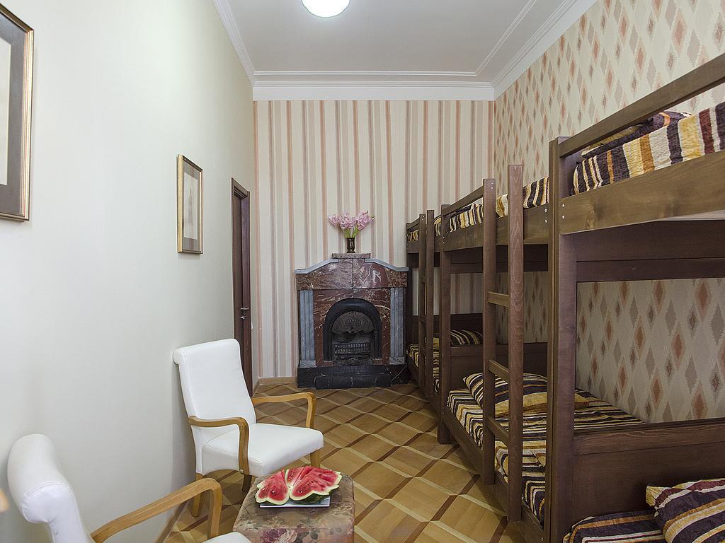 Griboedov Hostel & Suites Tbilisi ภายนอก รูปภาพ