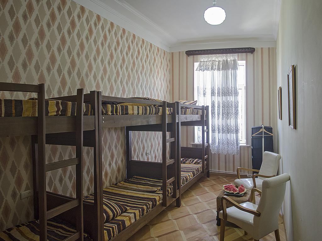 Griboedov Hostel & Suites Tbilisi ภายนอก รูปภาพ