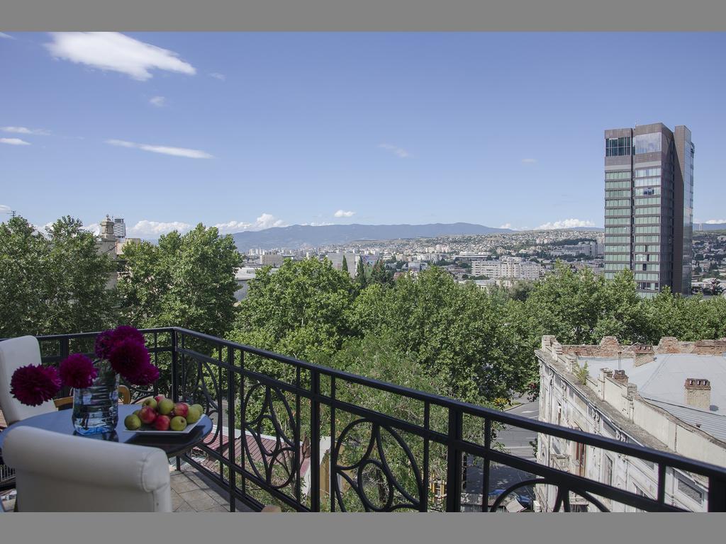Griboedov Hostel & Suites Tbilisi ภายนอก รูปภาพ