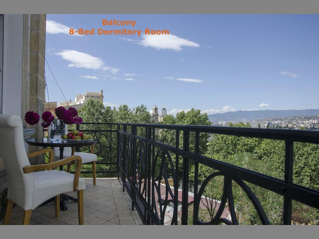 Griboedov Hostel & Suites Tbilisi ภายนอก รูปภาพ