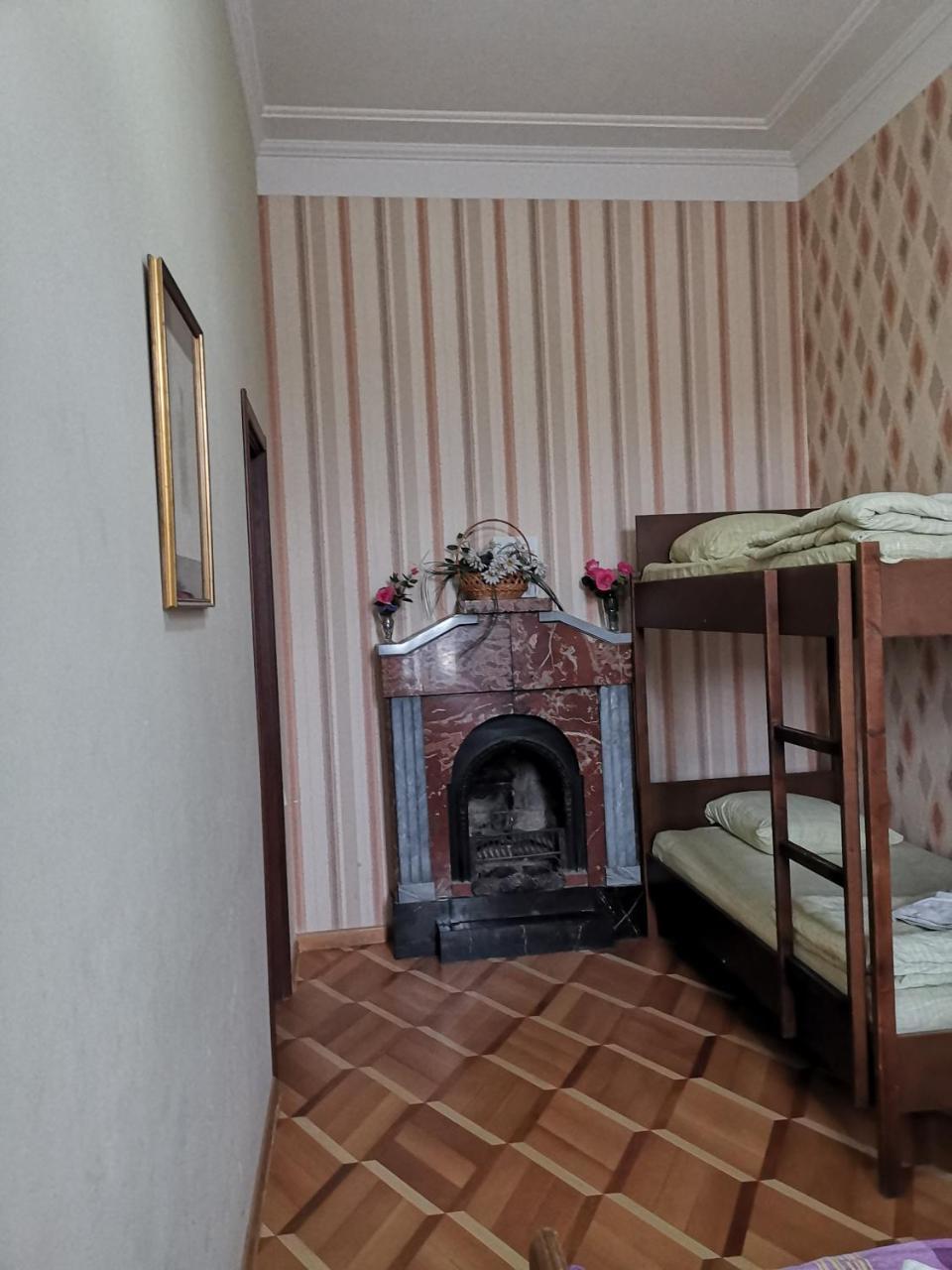 Griboedov Hostel & Suites Tbilisi ภายนอก รูปภาพ