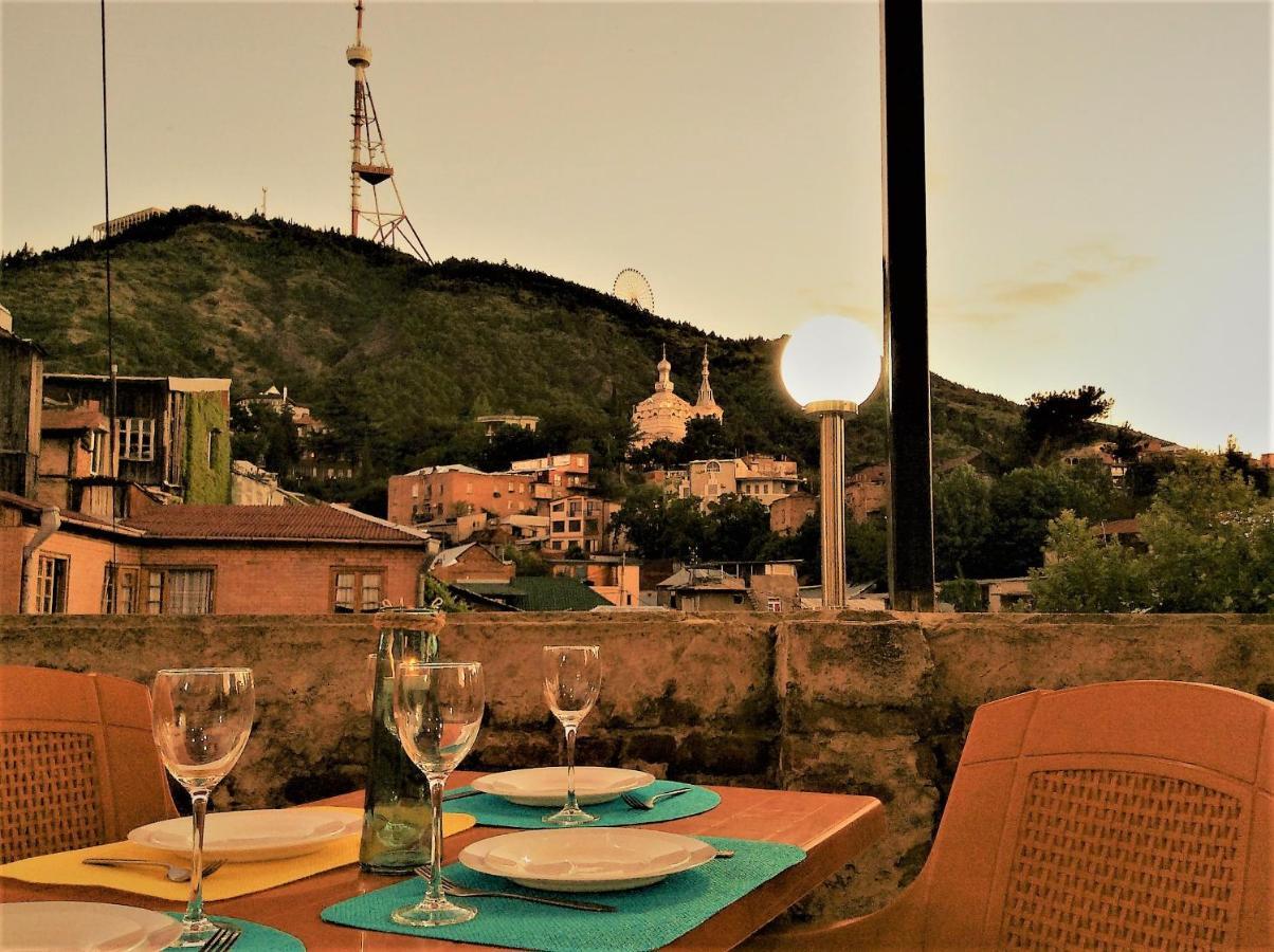 Griboedov Hostel & Suites Tbilisi ภายนอก รูปภาพ