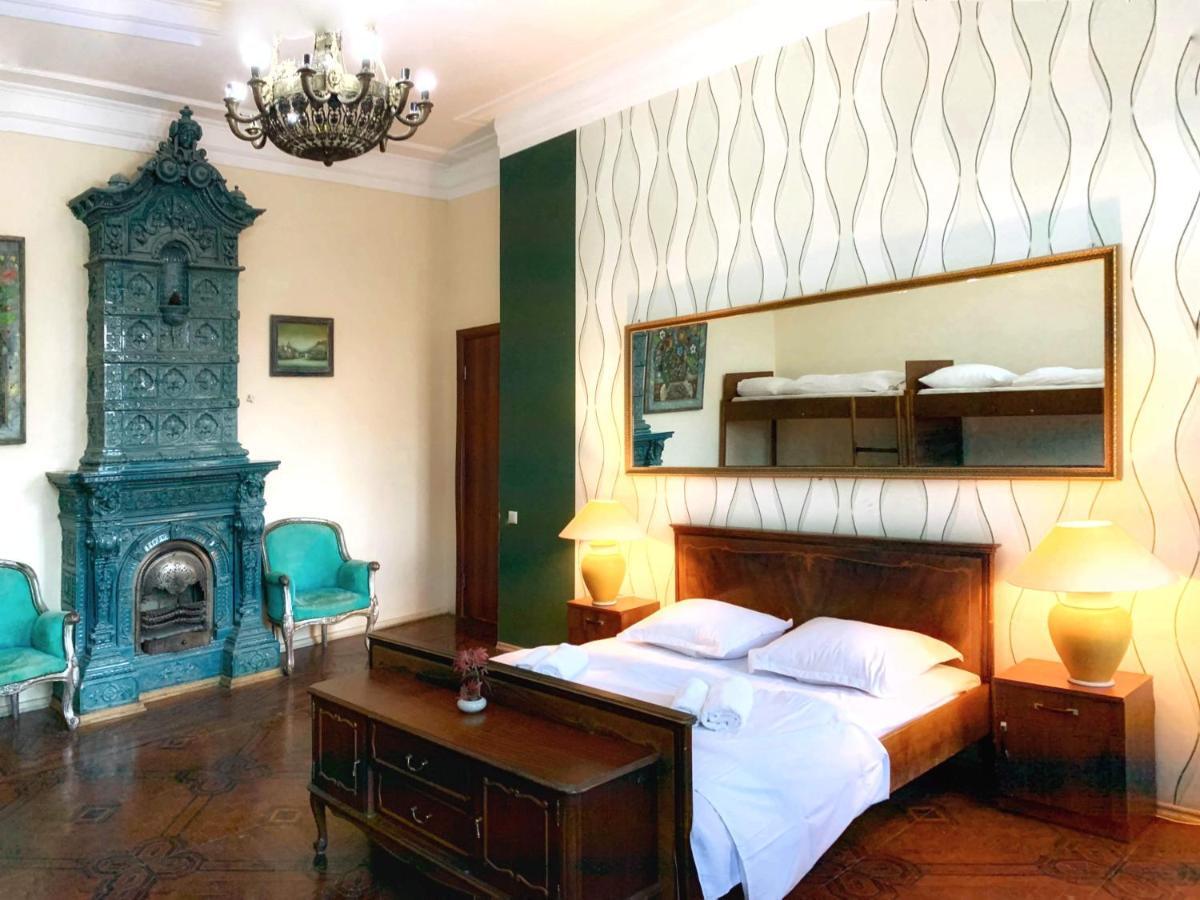 Griboedov Hostel & Suites Tbilisi ภายนอก รูปภาพ