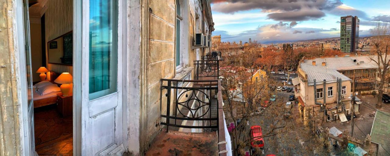 Griboedov Hostel & Suites Tbilisi ภายนอก รูปภาพ