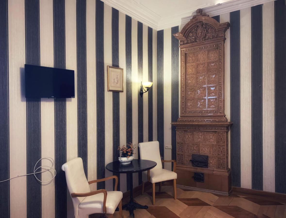 Griboedov Hostel & Suites Tbilisi ภายนอก รูปภาพ