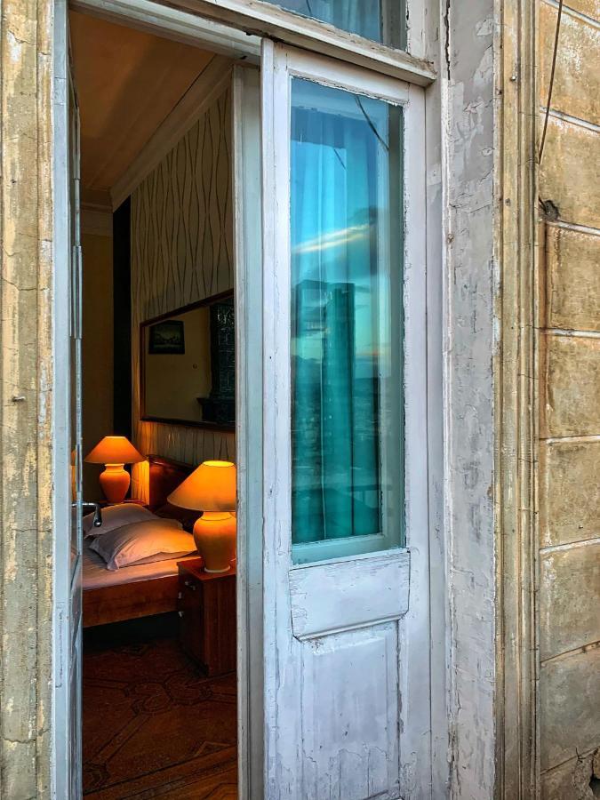 Griboedov Hostel & Suites Tbilisi ภายนอก รูปภาพ