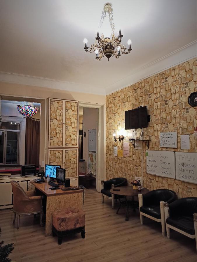 Griboedov Hostel & Suites Tbilisi ภายนอก รูปภาพ