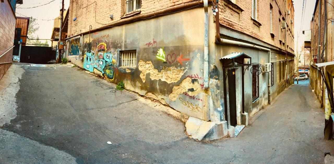 Griboedov Hostel & Suites Tbilisi ภายนอก รูปภาพ