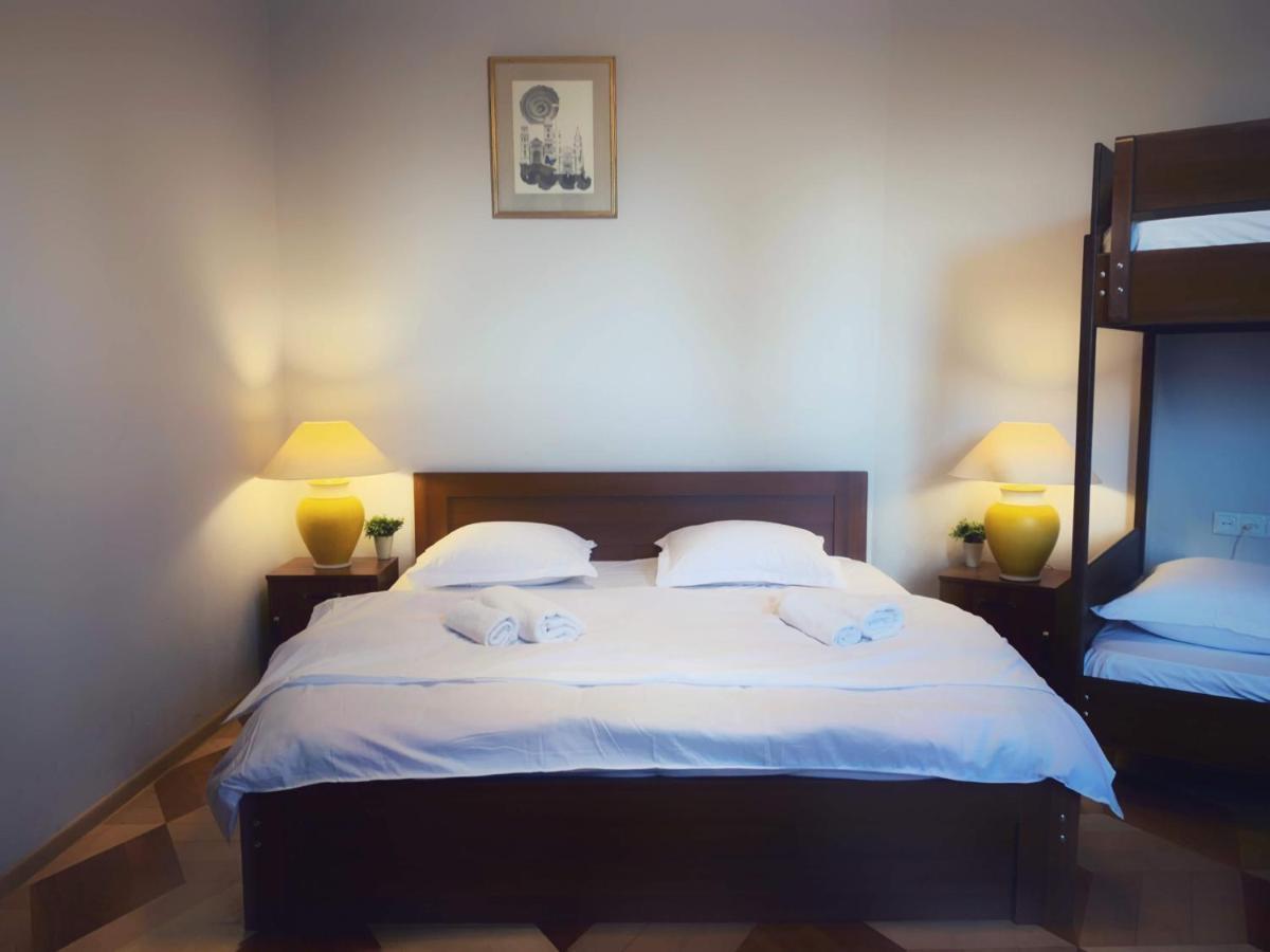 Griboedov Hostel & Suites Tbilisi ห้อง รูปภาพ